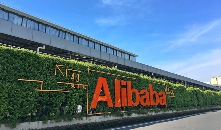 Akcie Alibaba klesají pod cenu během IPO kvůli změně na politické scéně