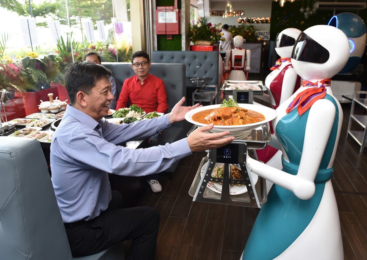 La automatización ha llegado a los restaurantes: ventajas y desventajas de usar robots en la cocina