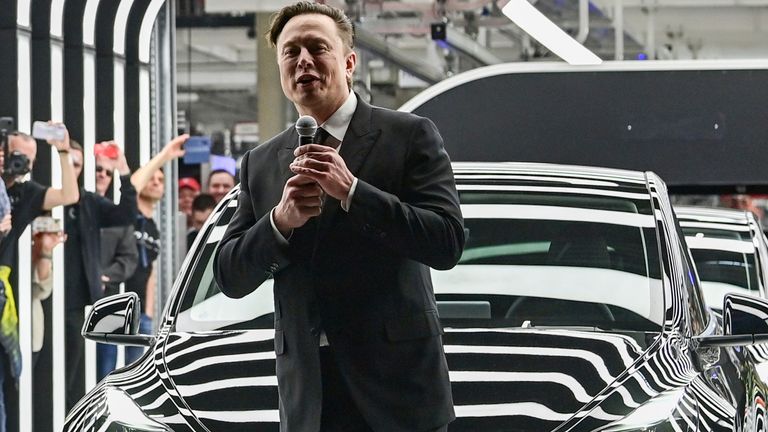 Elon Musk sobre el precio de las acciones Tesla autoconducción