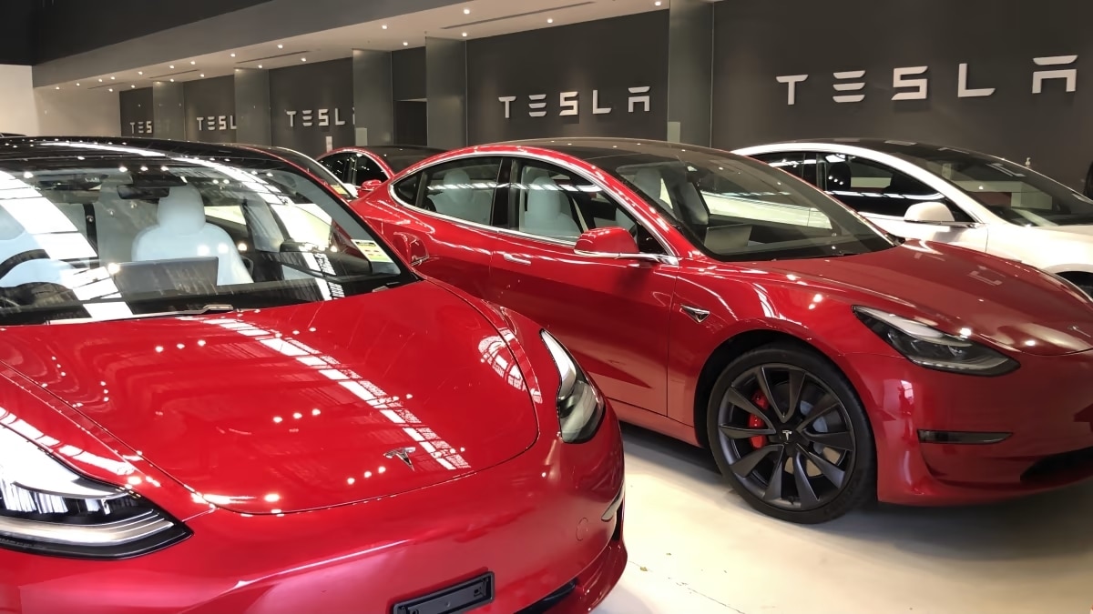 Tesla reduce precios de automóviles en uno de sus mercados más fuertes