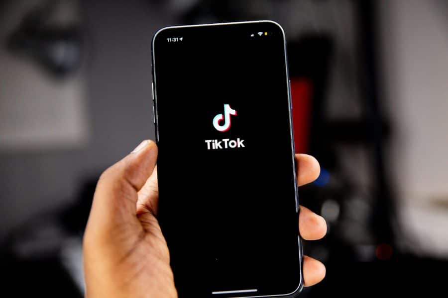 Kaip užsidirbti pinigų naudojant TikTok 2024 metais?