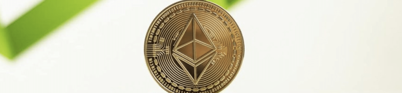 3. Ethereum (ETH) - Decentralizuotų Programėlių Lyderis