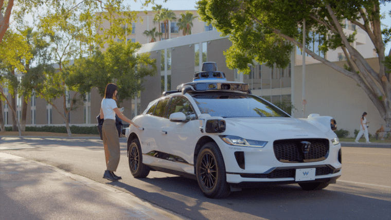 Robotaxi da Waymo está a testar com sucesso táxis que conduzem sem condutor