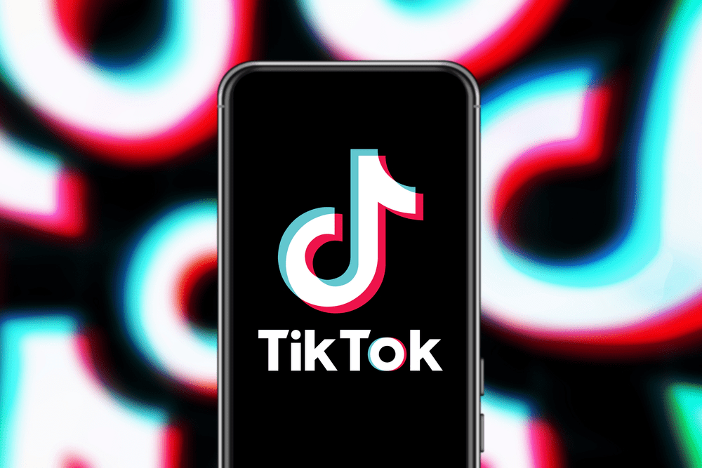 Генеральный директор TikTok Шоу Цзы Чу дал показания Комитету по энергетике и торговле Палаты представителей США