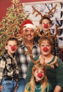 10 Awkward Family Christmas Photos That Will Make You Laugh ...