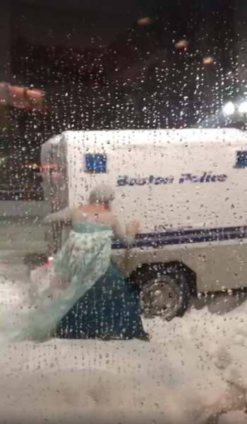 Man Dressed As Elsa From Frozen Pushing Boston Police Wagon Out Of Snowbank Goes Viral Video 