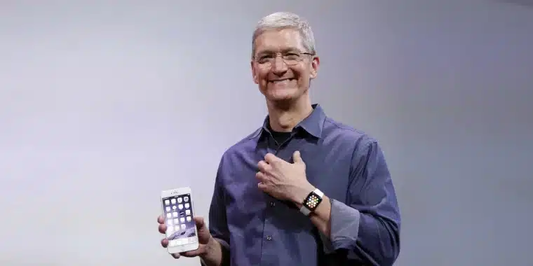 tim cook presenting a new iphone