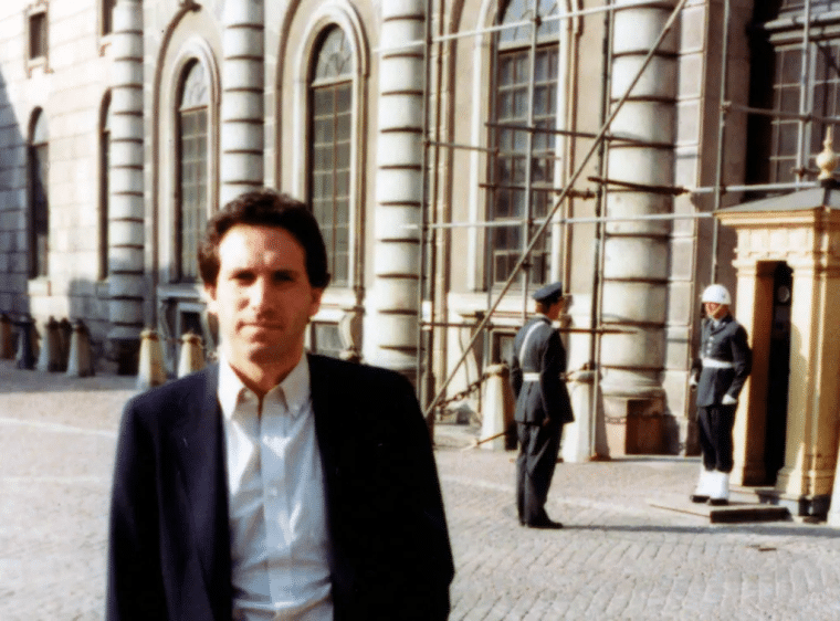 howard schultz early career