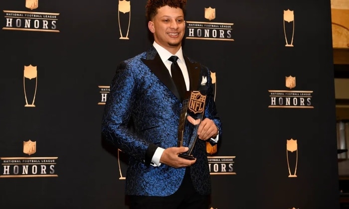 Patrick Mahomes accepts the MVP award for the NFL 2018-19 season