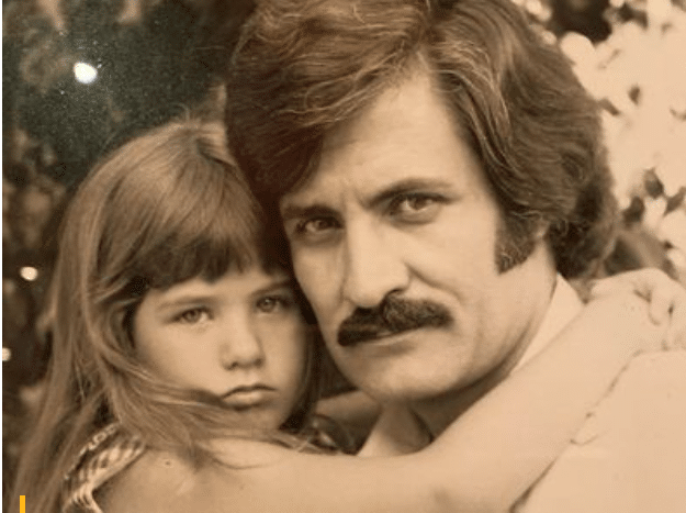 jennifer aniston and father childhood