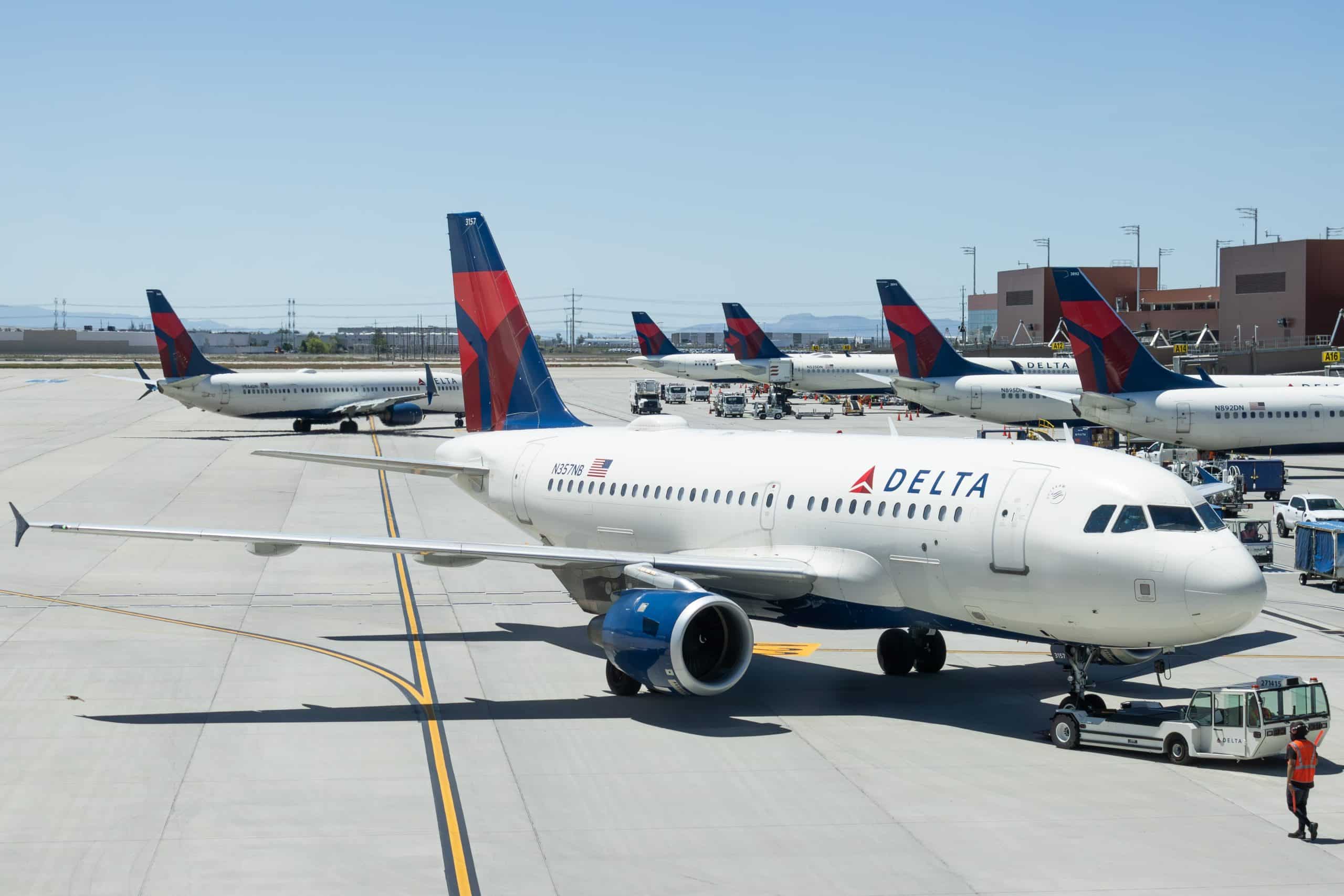 delta airlines plane