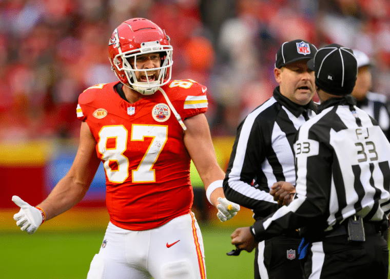 travis kelce arguing