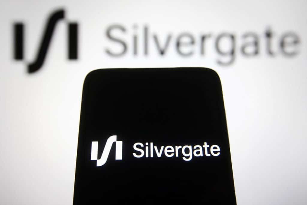 Silvergate未交年表引发倒闭疑虑　股价崩盘Coinbase终于合作服务